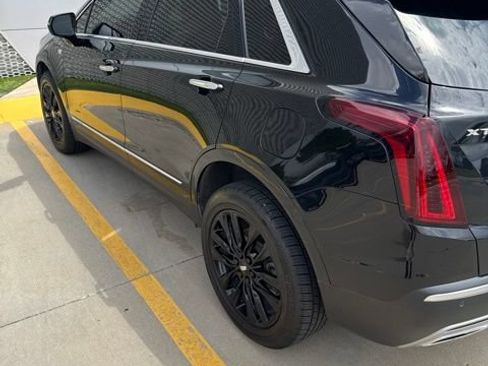 Used 2022 Cadillac XT5 Premium Luxury w/ LPO, Floor Liner Package AWD/4WD image 4