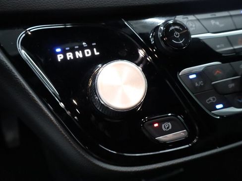 Used 2025 Chrysler Pacifica Select FWD image 19