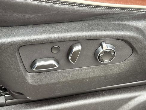 Used 2023 GMC Yukon Denali Ultimate image 15