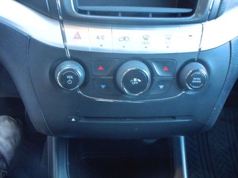 Used 2016 Dodge Journey SXT w/ Comfort/Convenience Group FWD image 16