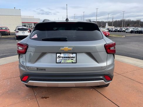 Used 2024 Chevrolet Trax LT w/ Driver Confidence Package image 14