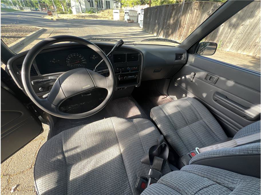 Used 1990 Toyota Pickup Deluxe RWD image 15