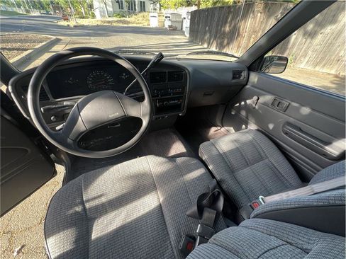 Used 1990 Toyota Pickup Deluxe image 15