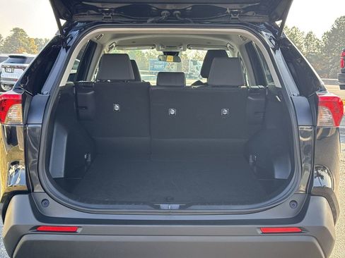 Used 2025 Toyota RAV4 XLE image 31