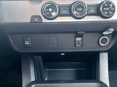 Used 2017 Toyota Tacoma SR5 image 32