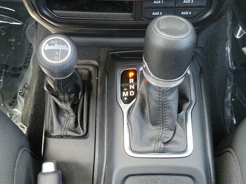 Used 2023 Jeep Wrangler Sport AWD/4WD image 15