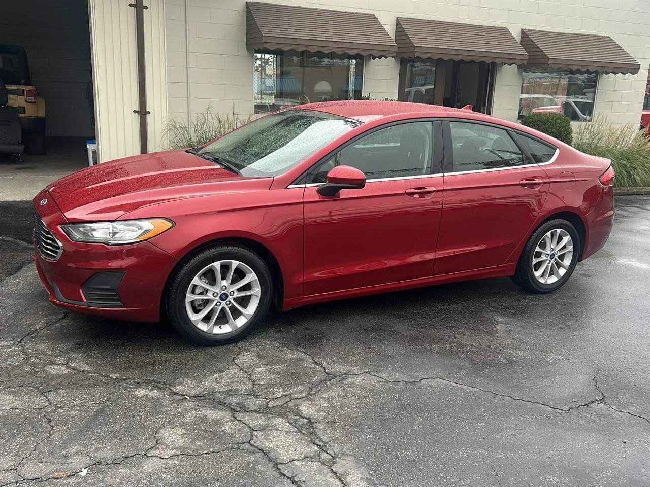 Used 2020 Ford Fusion SE FWD image 5
