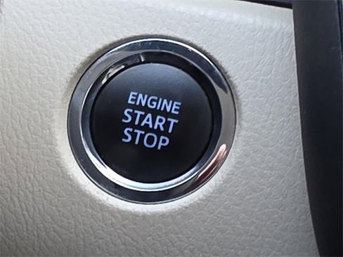 Used 2019 Toyota Camry XLE image 16