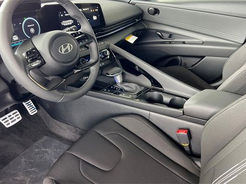 New 2025 Hyundai Elantra SEL image 10