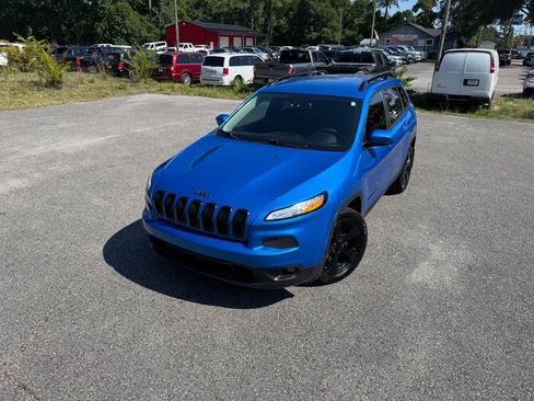 Used 2018 Jeep Cherokee Latitude w/ Altitude Package FWD image 32