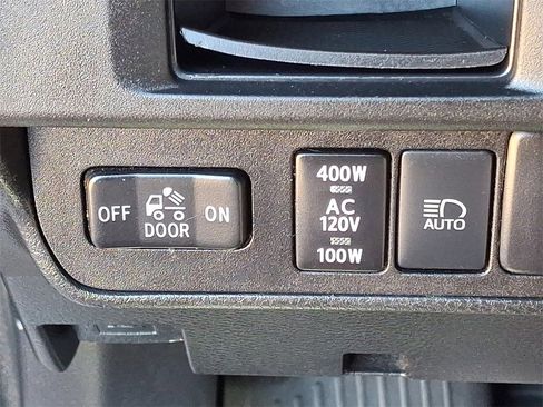 Used 2018 Toyota Tacoma TRD Sport image 24