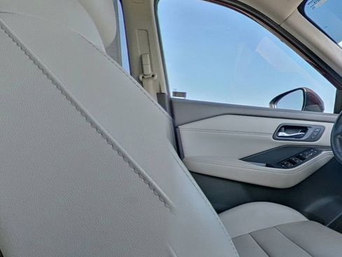 Used 2022 Nissan Rogue SL w/ SL Premium Package image 32