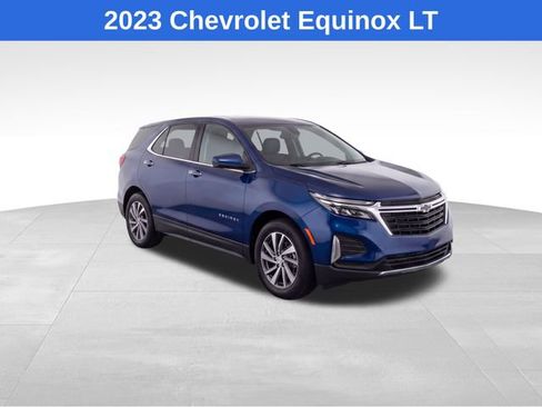 Used 2023 Chevrolet Equinox LT AWD/4WD image 2