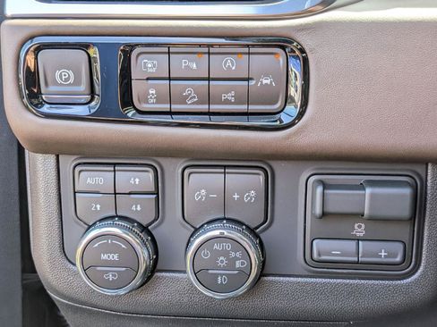 New 2026 GMC Yukon Denali Ultimate AWD/4WD image 16