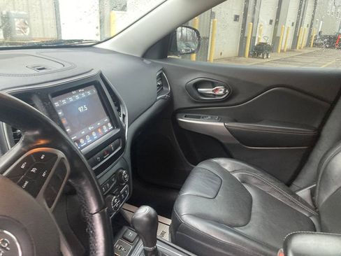 Used 2021 Jeep Cherokee Latitude Lux w/ Comfort/Convenience Group image 16