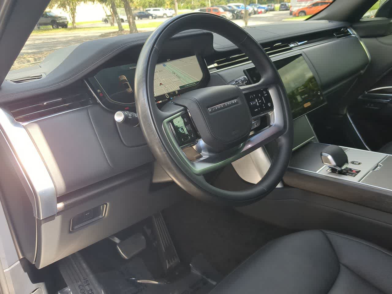 Certified 2025 Land Rover Range Rover SE AWD/4WD image 10