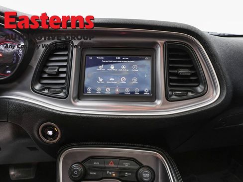 Used 2022 Dodge Challenger SXT w/ Driver Convenience Group RWD image 12