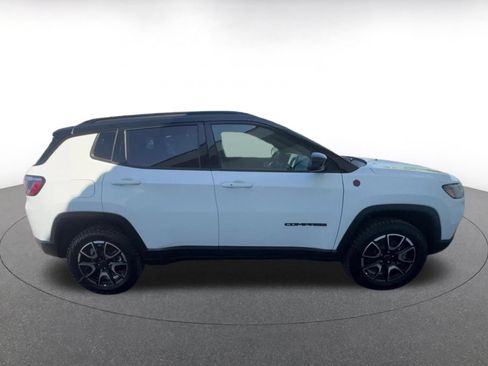 Used 2025 Jeep Compass Trailhawk AWD/4WD image 16