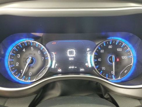 Used 2023 Chrysler Pacifica Touring-L image 24