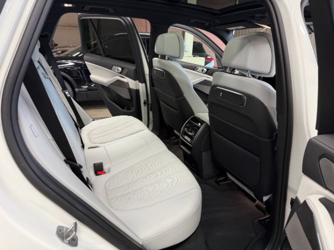 Used 2026 BMW X5 xDrive40i AWD/4WD image 31