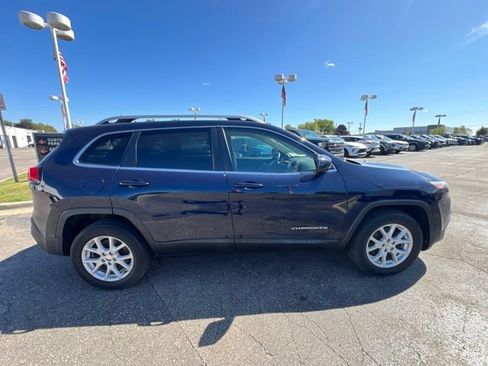 Used 2015 Jeep Cherokee Latitude w/ Comfort/Convenience Group AWD/4WD image 4