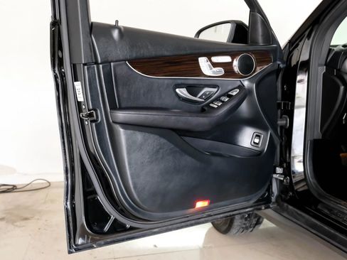 Used 2020 Mercedes-Benz GLC 300 4MATIC image 46