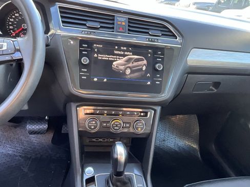 Used 2020 Volkswagen Tiguan SE w/ Panoramic Sunroof Package image 14