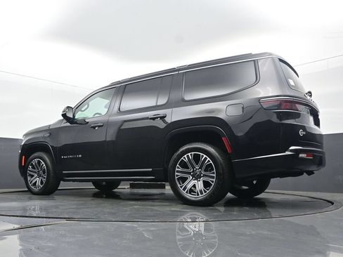 Used 2025 Jeep Wagoneer 4WD image 55