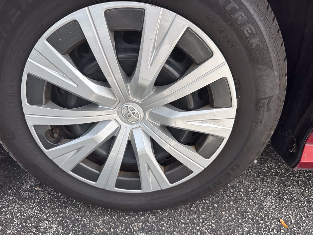 Used 2019 Toyota Camry LE FWD image 8