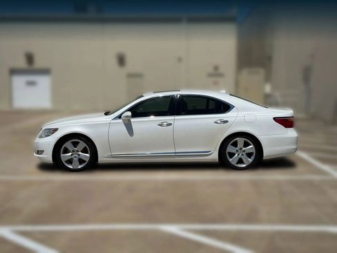 Used 2012 Lexus LS 460 w/ Comfort Pkg RWD image 5