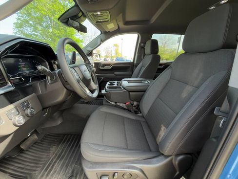 Used 2025 Chevrolet Silverado 1500 RST AWD/4WD image 14