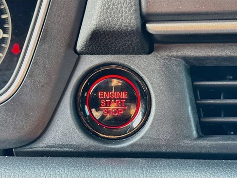 Used 2024 Honda Pilot Touring image 19