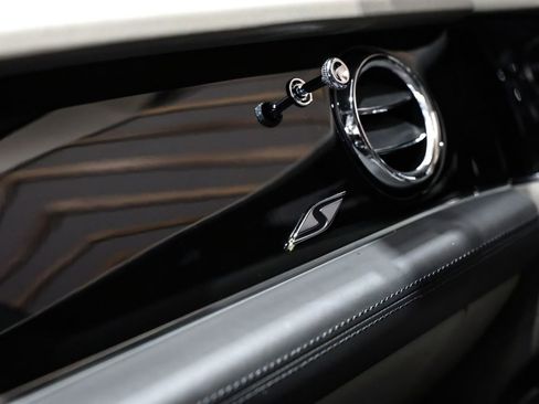 Used 2022 Bentley Bentayga image 48