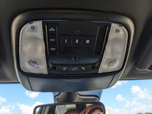 Used 2025 Dodge Durango GT AWD/4WD image 16