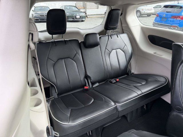 Used 2023 Chrysler Pacifica Limited FWD image 12