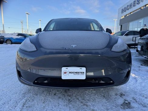 Used 2023 Tesla Model Y Long Range image 32