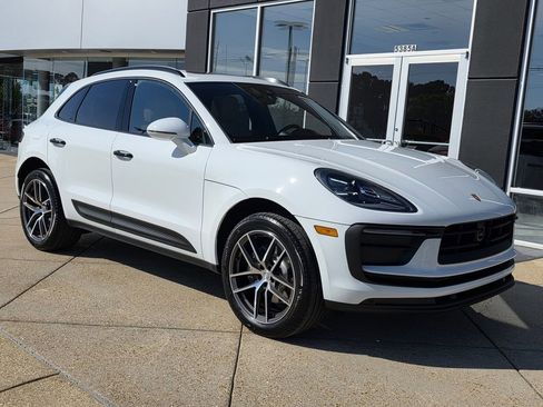 New 2026 Porsche Macan image 6