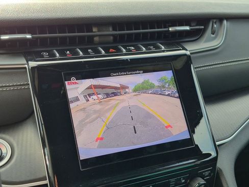 Used 2025 Jeep Grand Cherokee Altitude AWD/4WD image 18