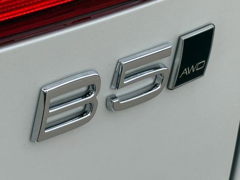 New 2026 Volvo XC60 B5 Ultra w/ Protection Package Premier image 8