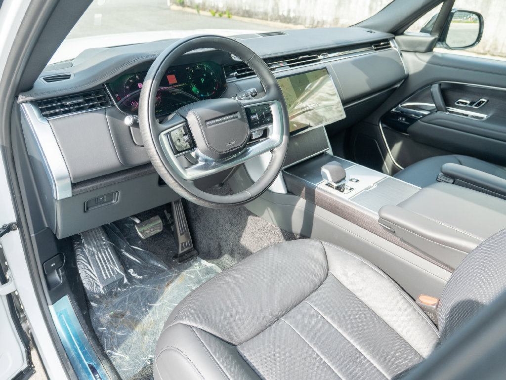 New 2026 Land Rover Range Rover Long Wheelbase SE AWD/4WD image 11
