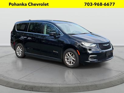 Used 2024 Chrysler Pacifica Touring-L