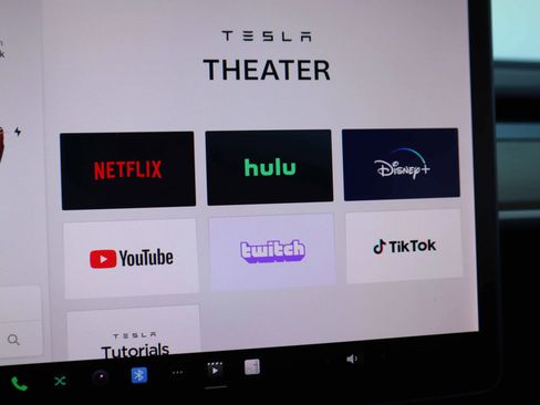 Used 2018 Tesla Model 3 Long Range image 18