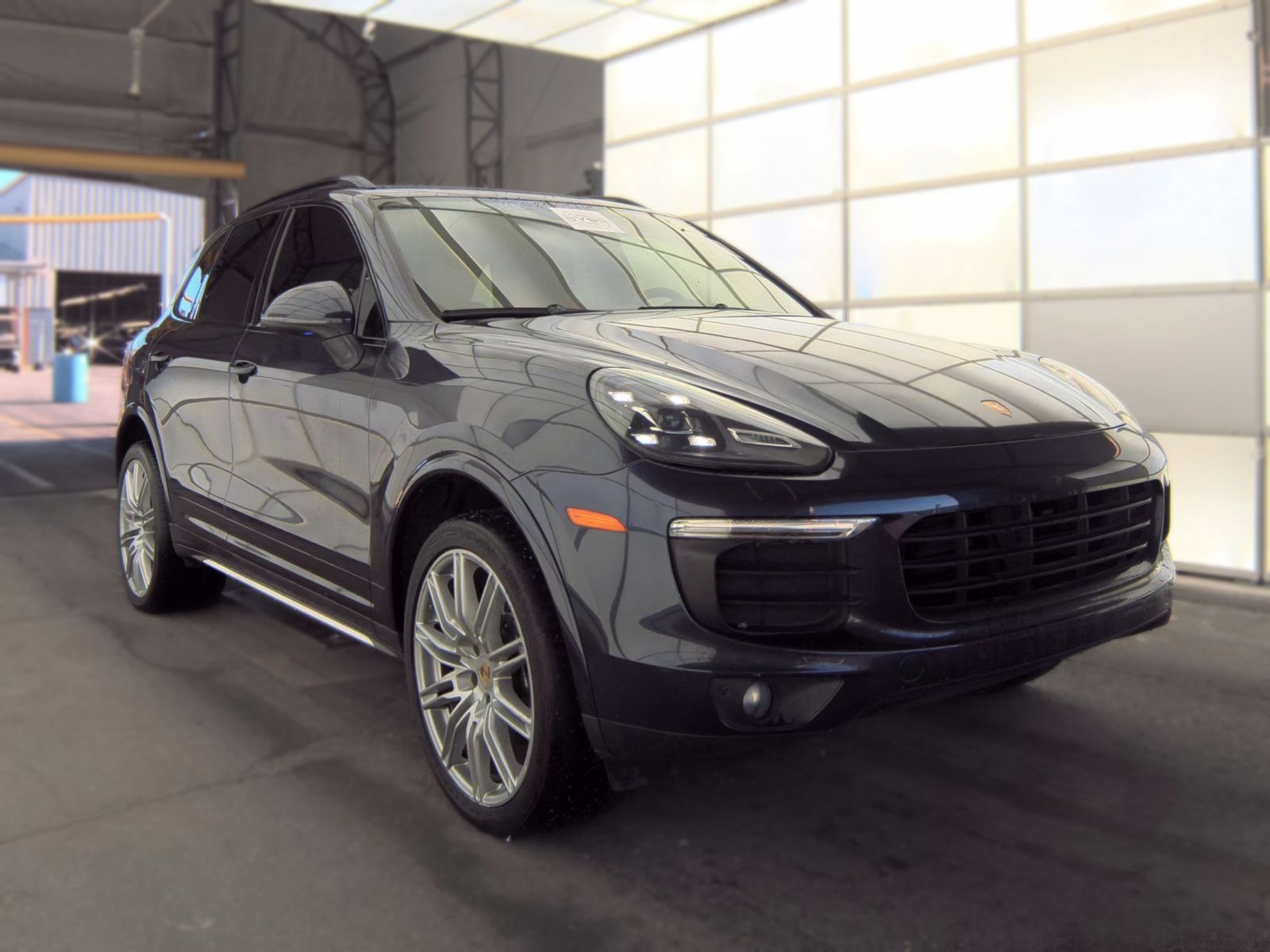 Used 2018 Porsche Cayenne Platinum Edition w/ Premium Package Plus AWD/4WD image 4