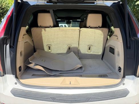 Used 2024 Cadillac Escalade Premium Luxury AWD/4WD image 22