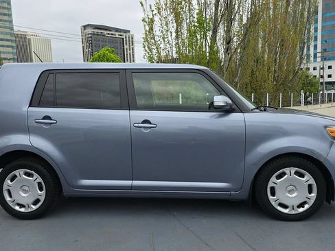 Used 2012 Scion xB FWD image 2