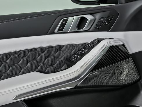 Used 2021 BMW X5 M w/ Competition Package image 18