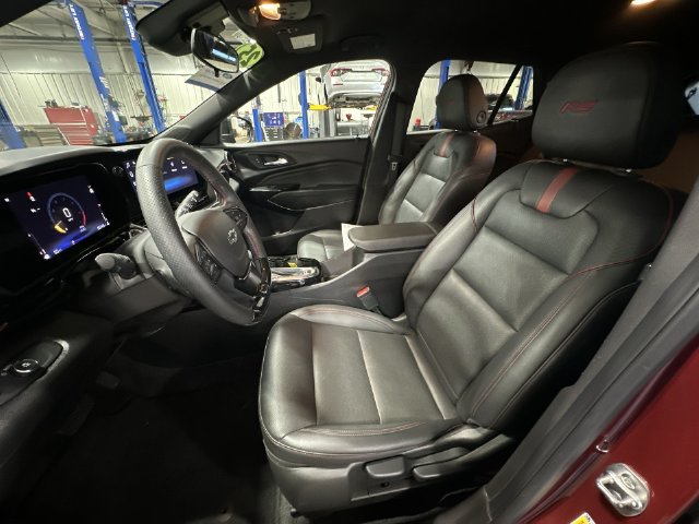 Used 2025 Chevrolet Trax RS FWD image 17
