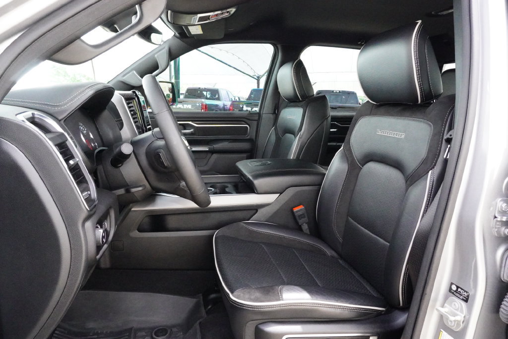 Used 2025 RAM 1500 Laramie w/ Sport Appearance Package AWD/4WD image 28