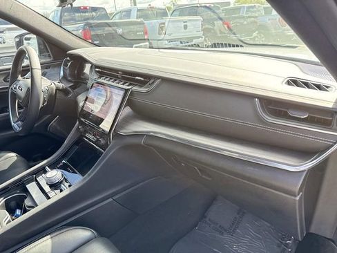 Used 2024 Jeep Grand Cherokee Overland w/ Luxury Tech Group IV AWD/4WD image 36