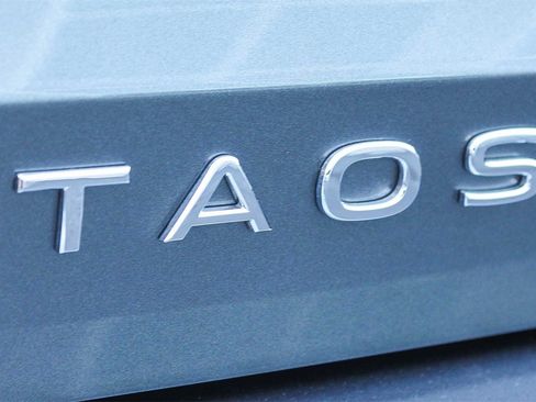 Used 2025 Volkswagen Taos SE image 10